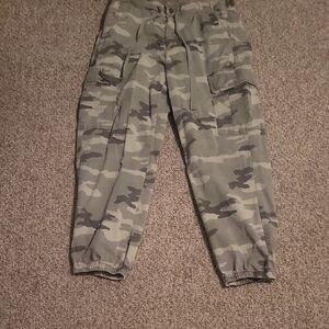 American Eagle Camo Cuffed Joggers